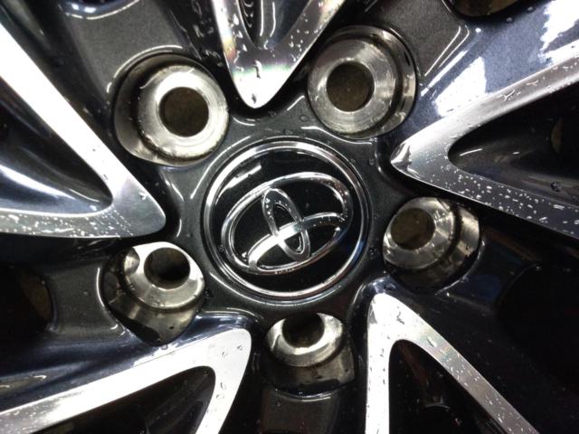 Toyota genuine
90 Series Noah/Voxy
S-Z grade genuine wheels