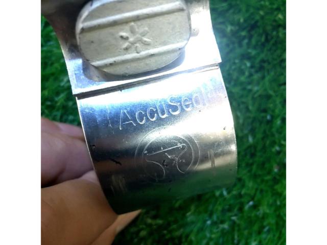AccuSeal マフラークランプ