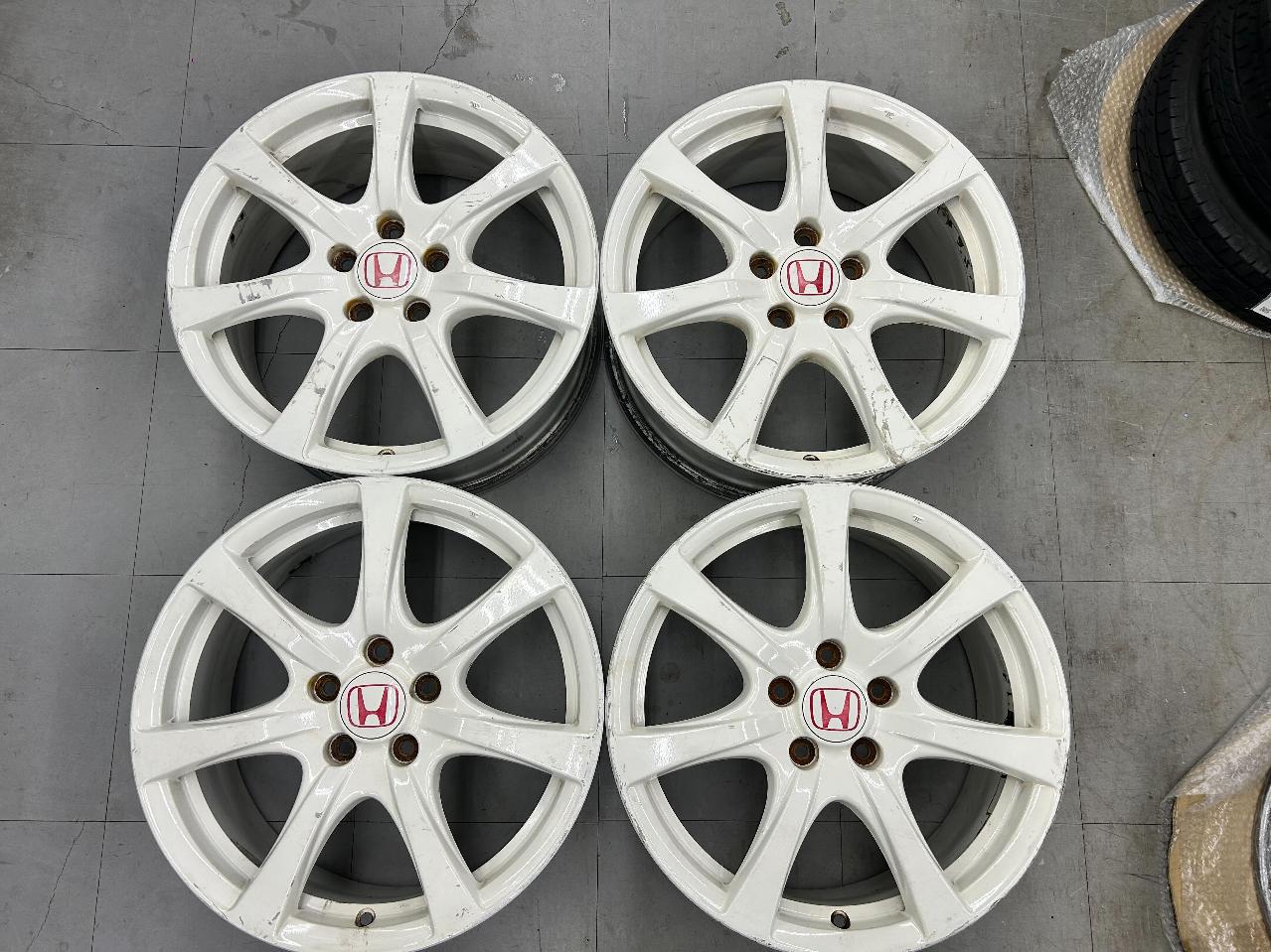 Honda
Civic
FD2
Original wheel