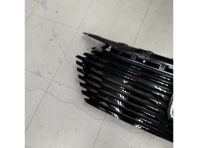 ホンダ ヴェゼル純正フロントグリル