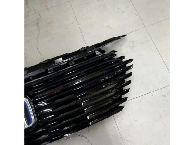 ホンダ ヴェゼル純正フロントグリル