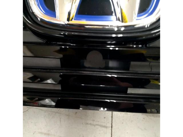 ホンダ ヴェゼル純正フロントグリル