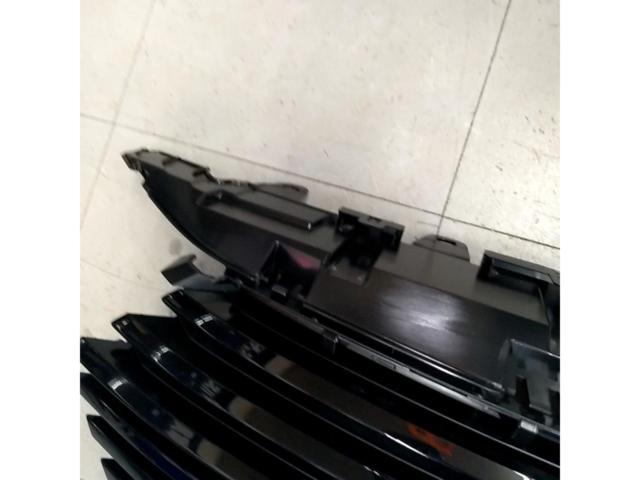ホンダ ヴェゼル純正フロントグリル