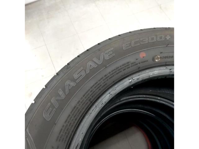 左黄  DUNLOP ENASAVE EC300+  205/60R16