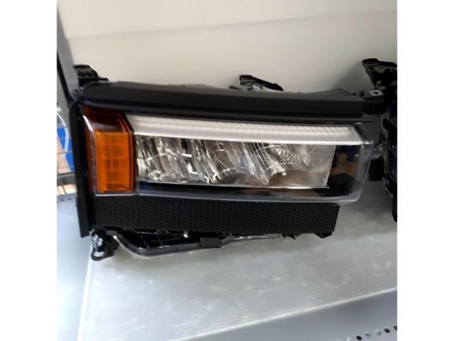 TOYOTA純正ヘッドライト
