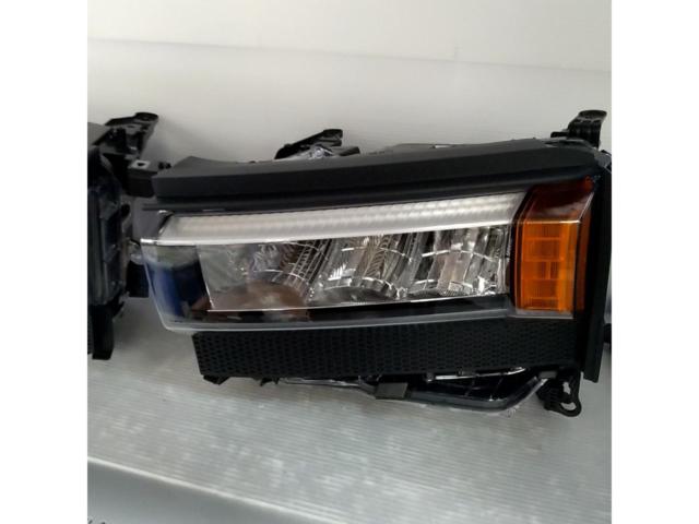 TOYOTA純正ヘッドライト