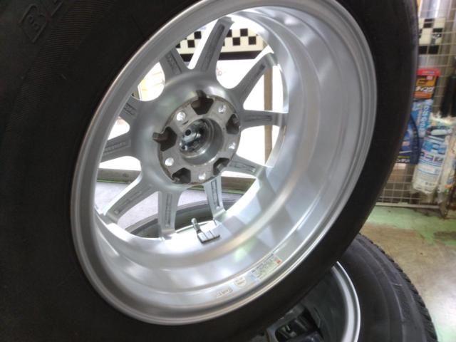 SPORT
DAYSY wheels + BRIDGESTONE
BLIZZAK
VRX2