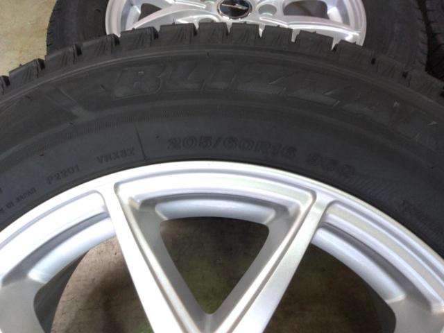Weds wheels with brand new Japanese-made studless tires.
ILLUGA
Z1
Spoke wheels + BRIDGESTONE
BLIZZAK
VRX3