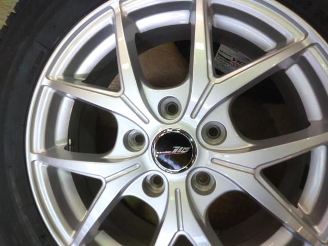 Weds wheels with brand new Japanese-made studless tires.
ILLUGA
Z1
Spoke wheels + BRIDGESTONE
BLIZZAK
VRX3