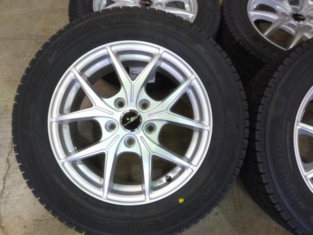Weds wheels with brand new Japanese-made studless tires.
ILLUGA
Z1
Spoke wheels + BRIDGESTONE
BLIZZAK
VRX3
