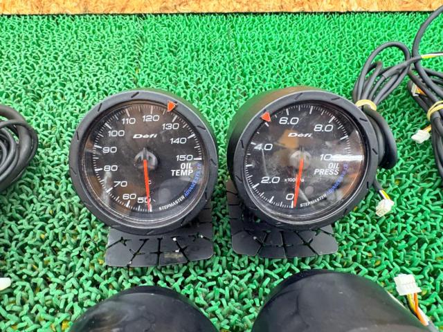 D'efi
LINK
METER
ADVANCE
CR
Oil temperature/oil pressure/water temperature/boost gauge + control unit set