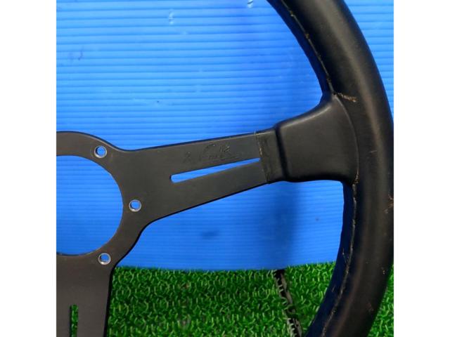 365mm NARDI
CLASSIC
3
Leather steering wheel