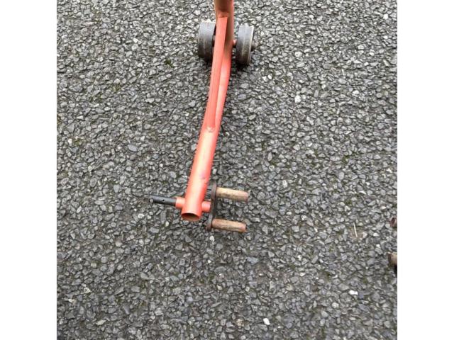 Unknown Manufacturer
Maintenance stand