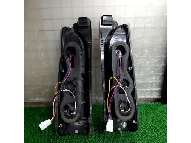 ワケアリ メーカー不明 LEDテールレンズ 【200系ハイエース/3型】