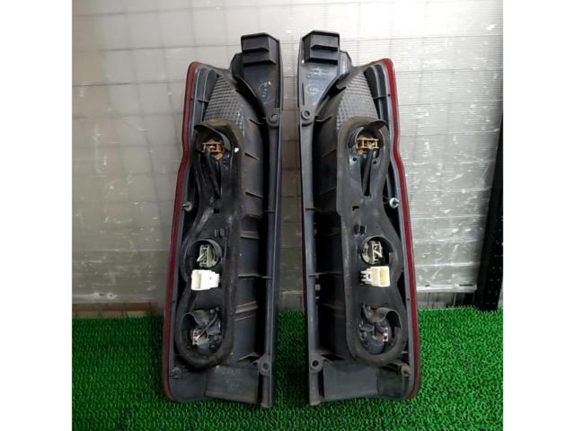 TOYOTA純正 テールレンズ【200系ハイエース/ワイド/3型】