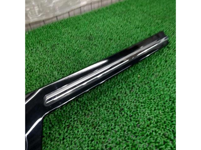 トヨタ純正 ボンネットフードモール【80系ヴォクシー】