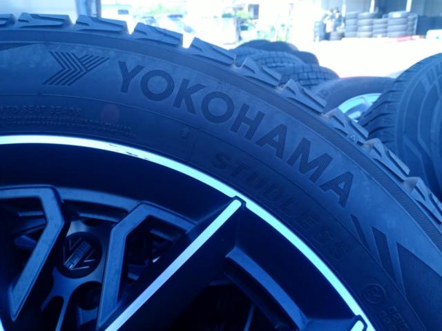 MOMO ホイール+YOKOHAMA iceGUARD G075