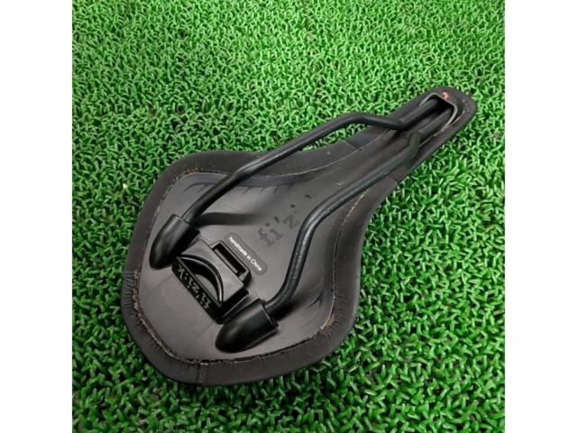 FIZIK ANTARES サドル ブラック