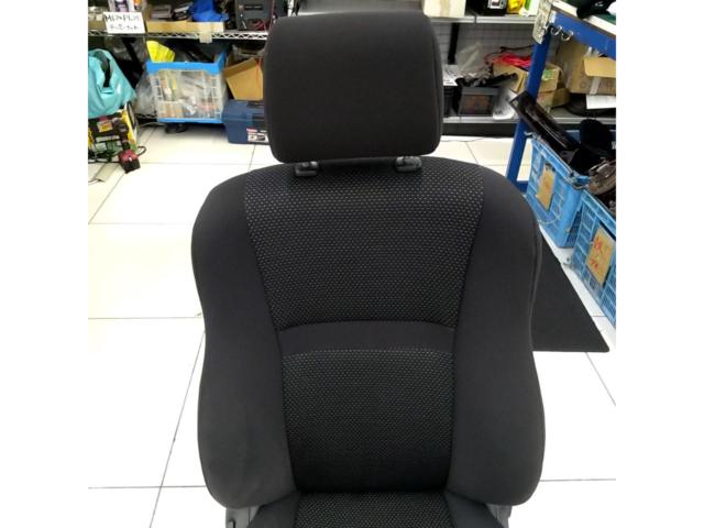 【ヴィッツ/NCP10】TOYOTA純正シート RH側