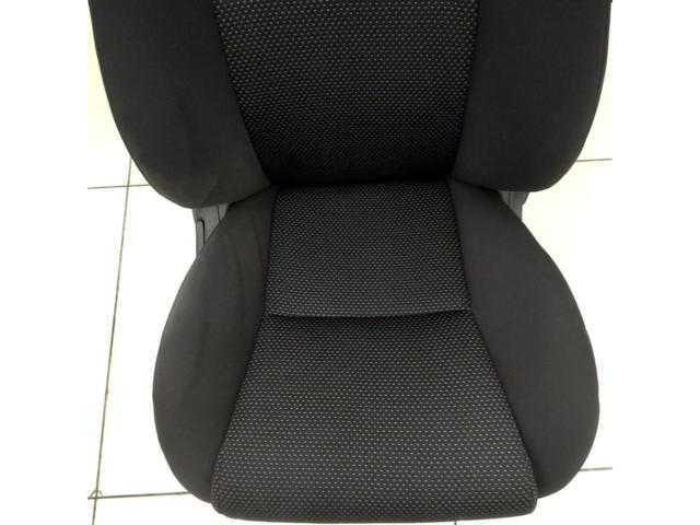 【ヴィッツ/NCP10】TOYOTA純正シート RH側