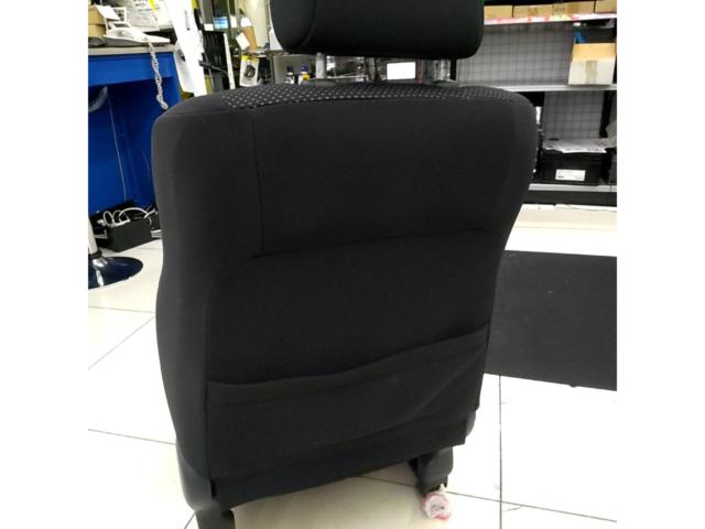 【ヴィッツ/NCP10】TOYOTA純正シート RH側