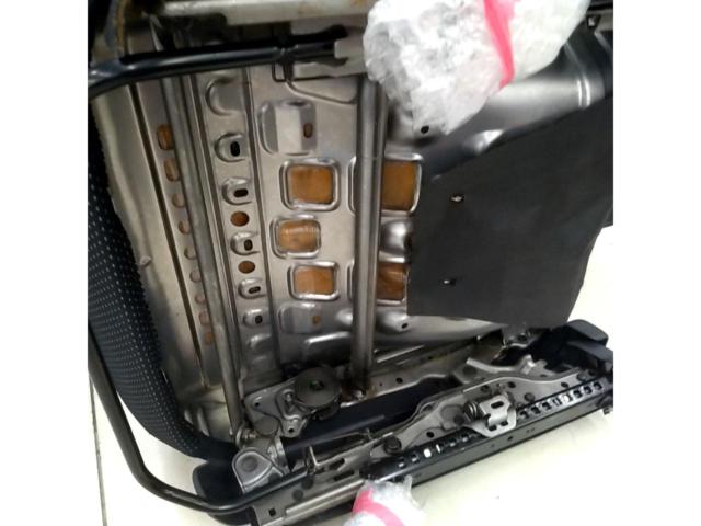 【ヴィッツ/NCP10】TOYOTA純正シート RH側