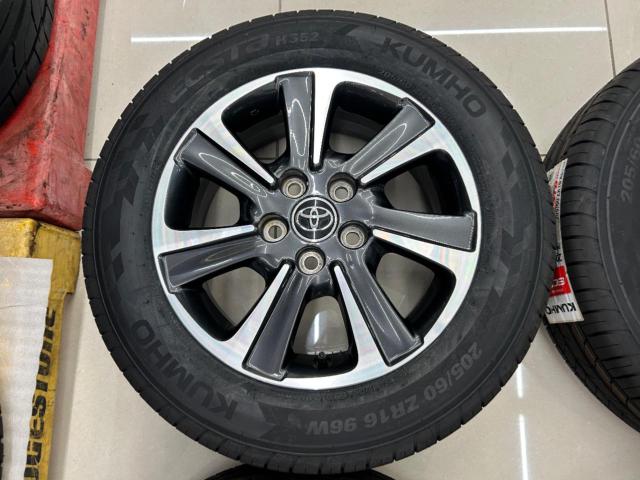 TOYOTA 80系ノア・ヴォクシー後期純正ホイール + KUMHO ECSTA HS52