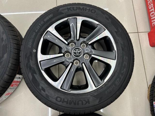 TOYOTA 80系ノア・ヴォクシー後期純正ホイール + KUMHO ECSTA HS52