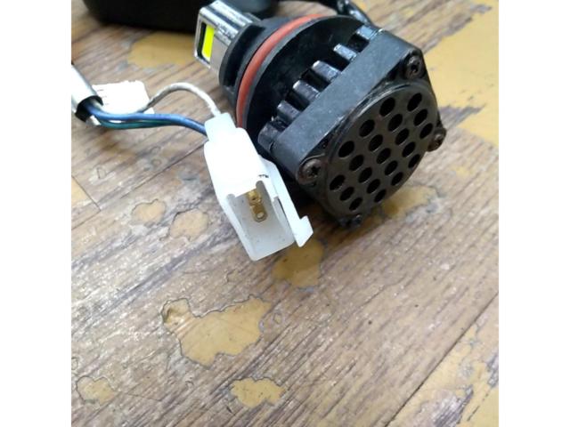 メーカー不明 LED ヘッドライト HS5 Hi/Lo 切り替え直流交流兼用 ヘッドライトバルブ