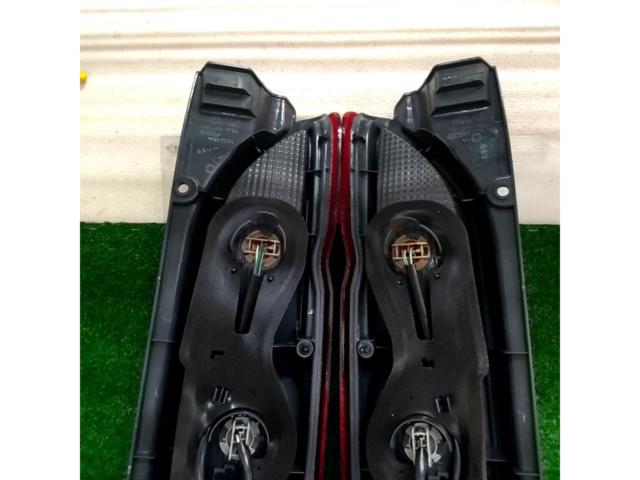 トヨタ ハイエース 200系 1.2.3型 純正 テールレンズ