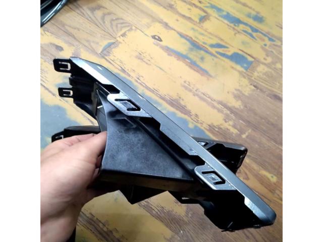 三菱 デリカD:5 後期純正フロントフォグランプガーニッシュ