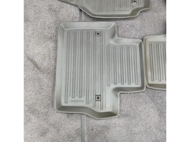 VOLVO V70純正 フロアマット