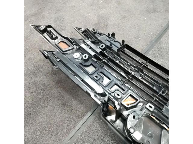 トヨタ 30系ヴェルファイア前期純正フロントグリル