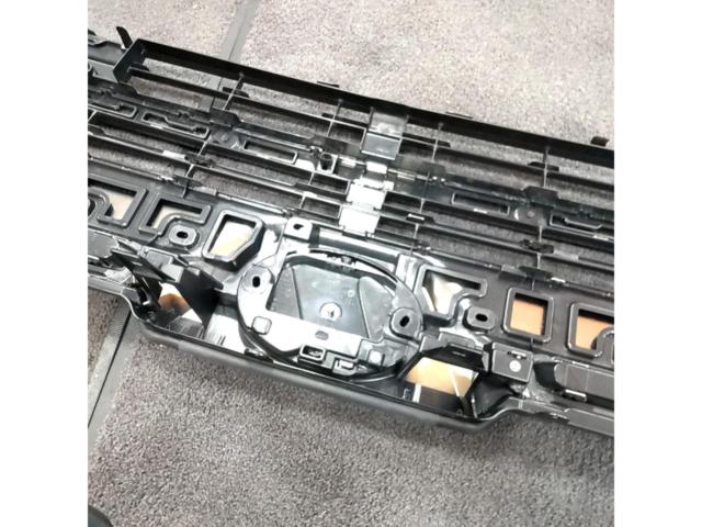 トヨタ 30系ヴェルファイア前期純正フロントグリル