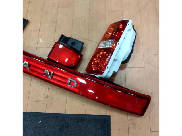 E51 エルグランド 後期純正テールレンズ