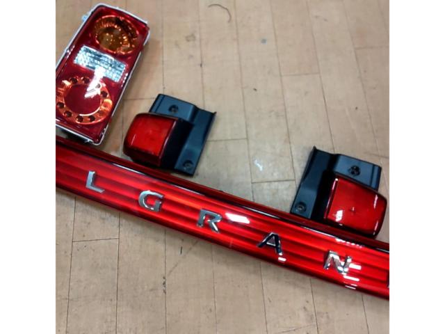 E51 エルグランド 後期純正テールレンズ