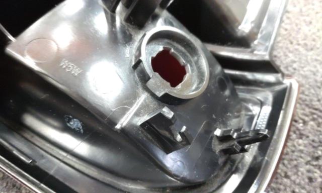 E51 エルグランド 後期純正テールレンズ