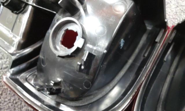 E51 エルグランド 後期純正テールレンズ