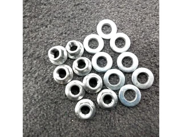 トヨタ ハイエース 純正リアバンプラバー + U字ボルト