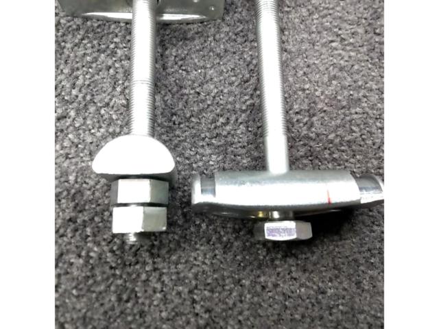 トヨタ ハイエース純正トーションボルト