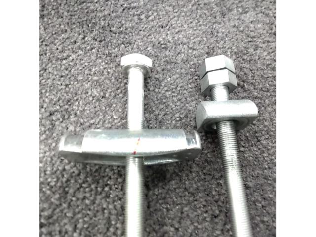 トヨタ ハイエース純正トーションボルト
