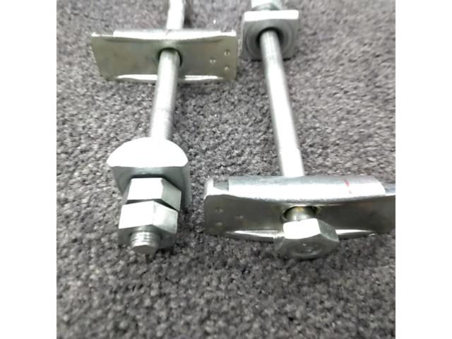 トヨタ ハイエース純正トーションボルト