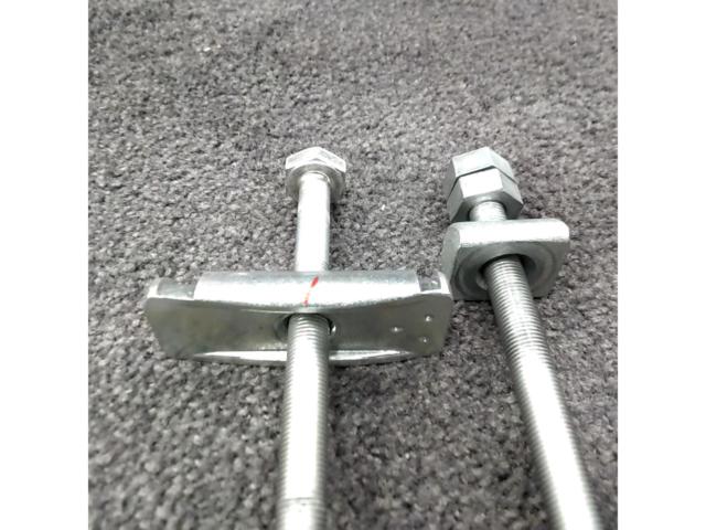 トヨタ ハイエース純正トーションボルト