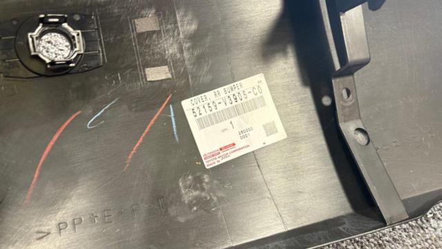 トヨタ ハイエース純正リアバンパー