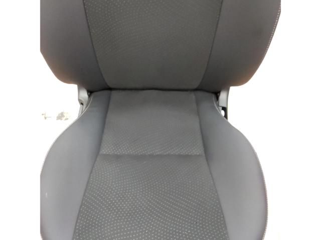 200系ハイエース ダークプライムⅡ 運転席