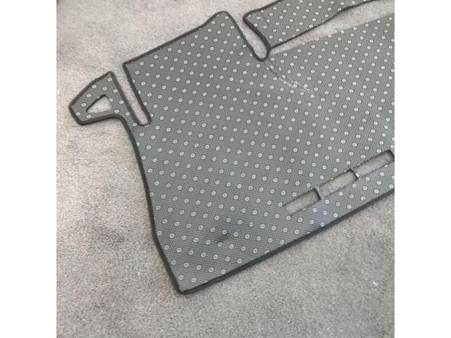 メーカー不明 80系ヴォクシー ダッシュボードマット