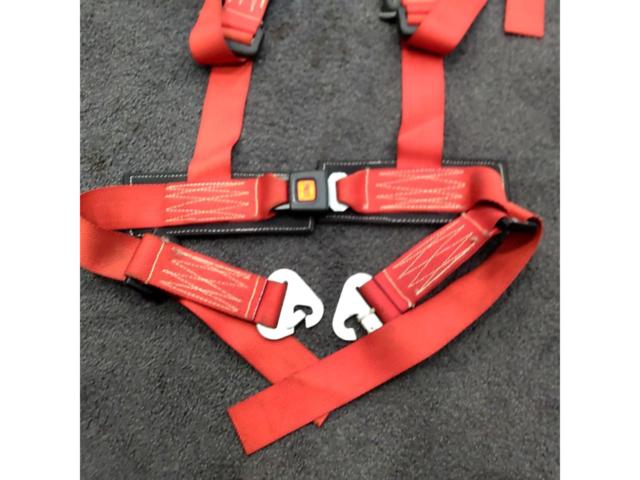 LUKE
3-point
Seat belt
Push
Red