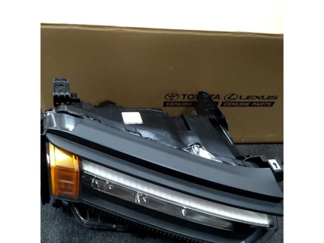 ☆納車外し☆ トヨタ ランドクルーザー250 純正角目ヘッドライト