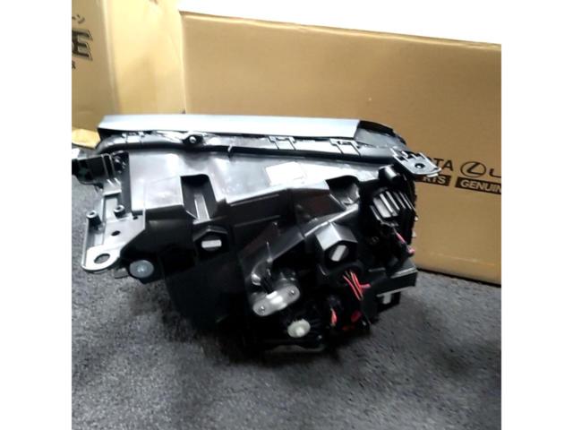 ☆納車外し☆ トヨタ ランドクルーザー250 純正角目ヘッドライト