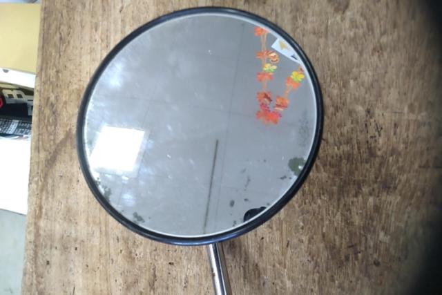  then 
YAMAHA
Genuine
Tuning fork mark
Bullet type mirror
(M10
forward/reverse)